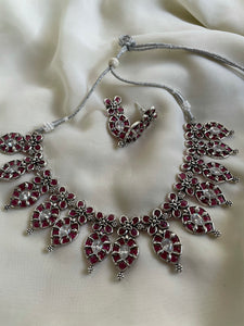 Kemp like manga necklace with studs