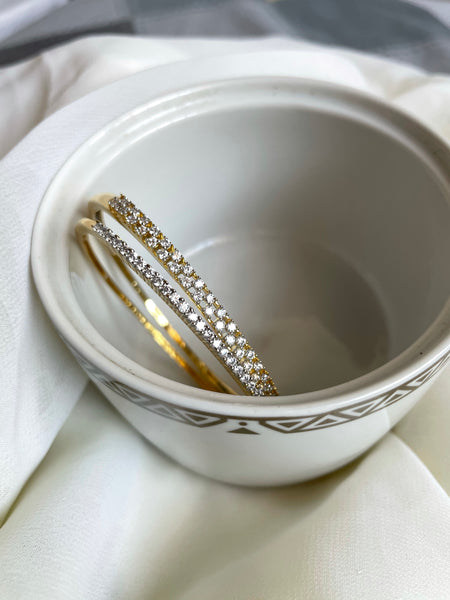 Delicate openable bangle