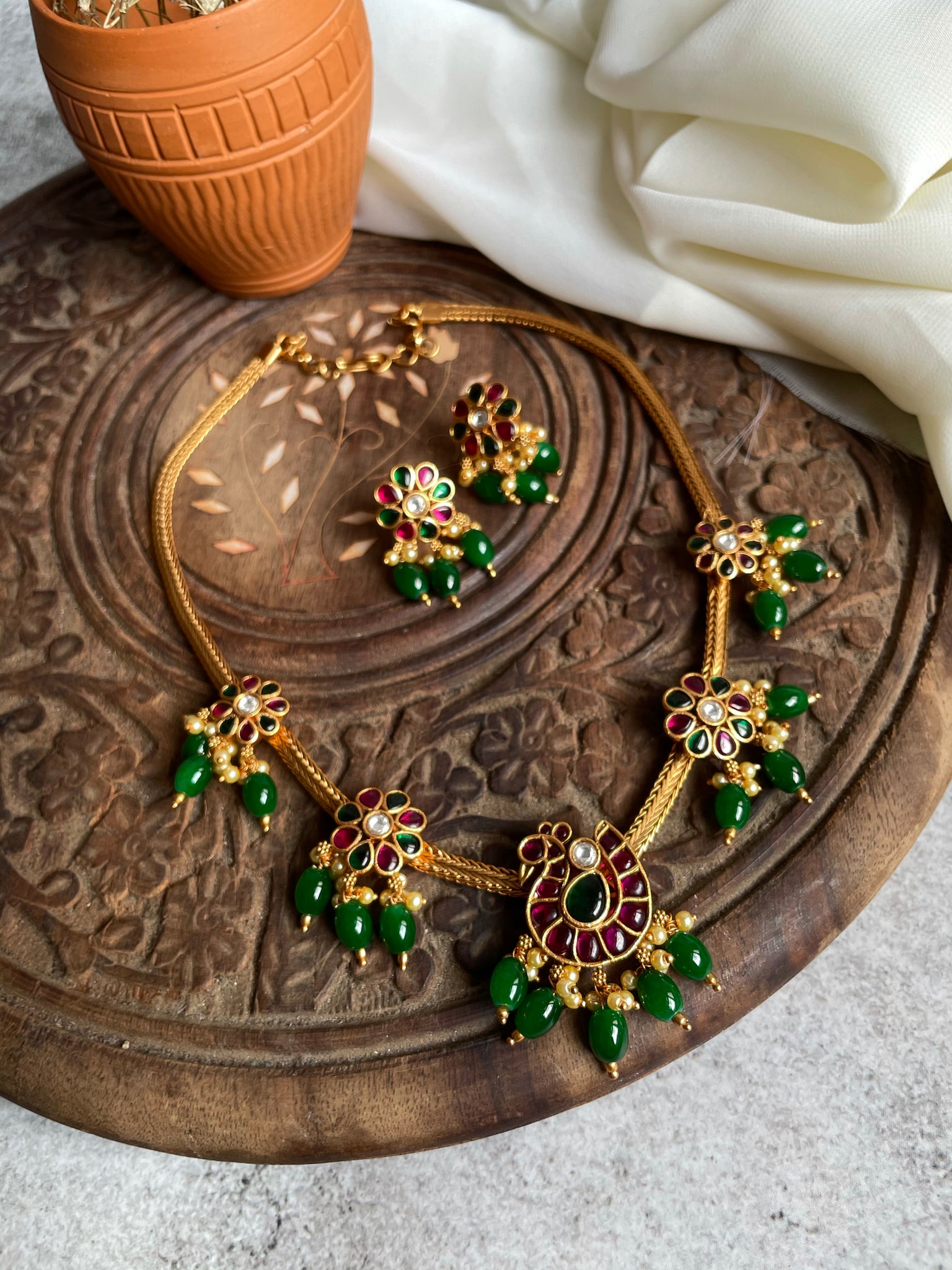 Kemp flower necklace with studs