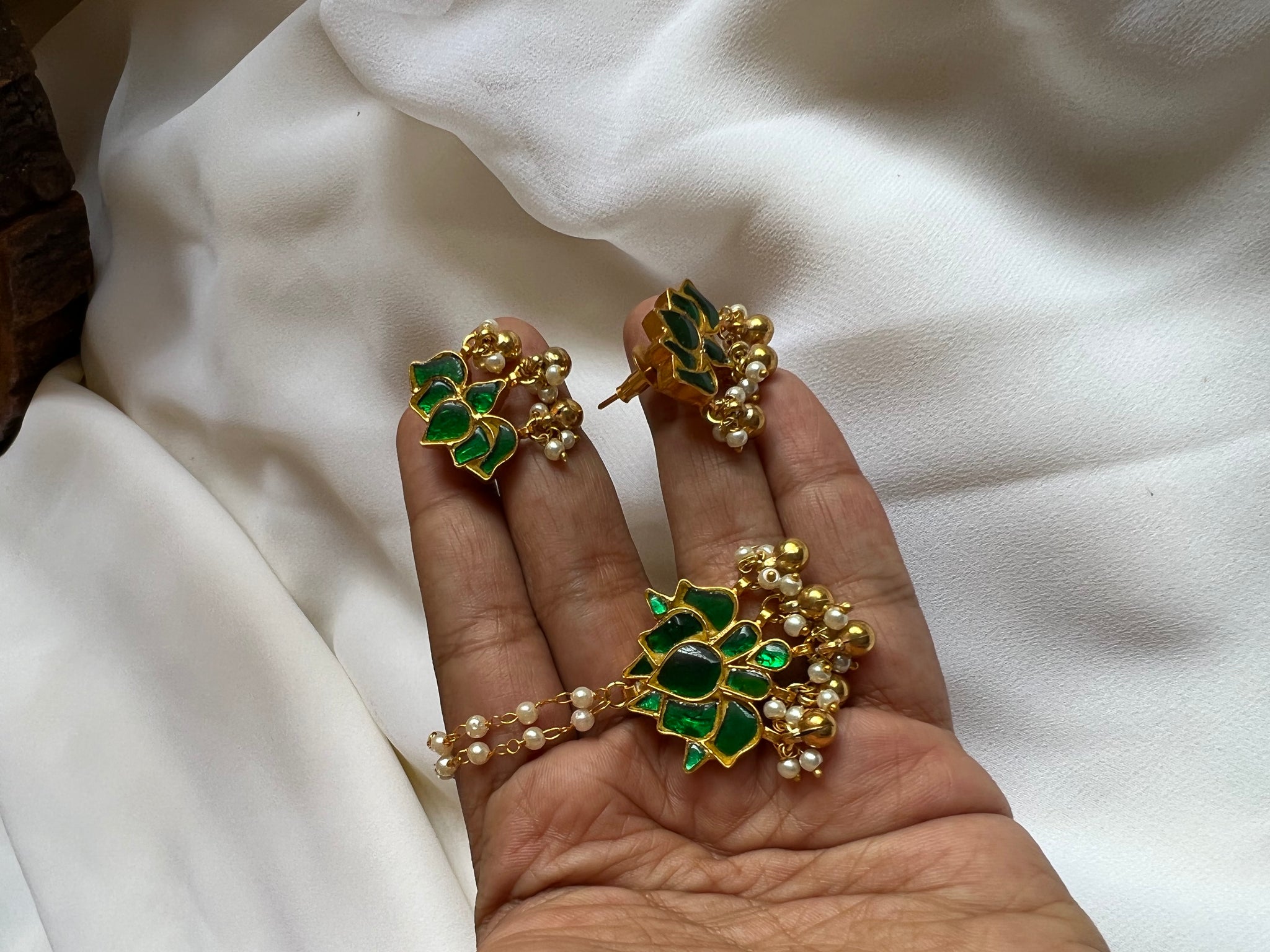Kundan lotus mangalsutra with studs