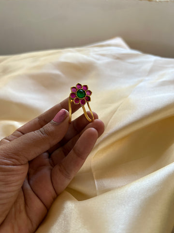 Vintage kemp flower finger ring