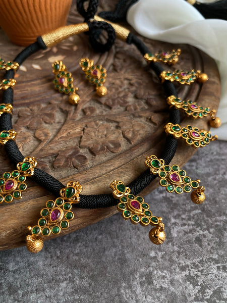 Kemp manga thread necklace with studs
