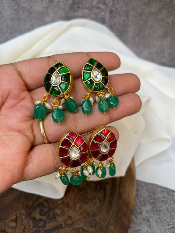 Oval Kundan studs with onyx beads