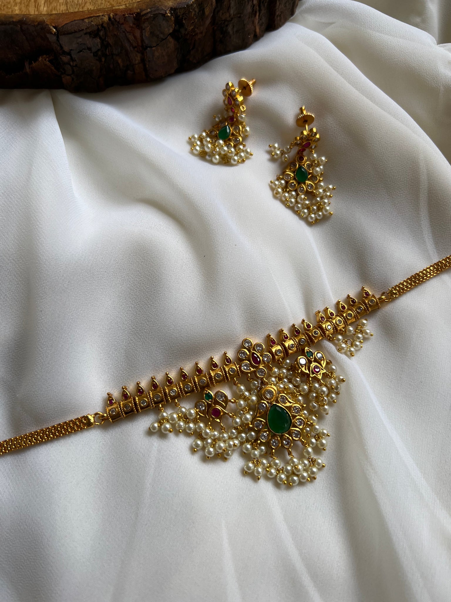 Guttapusalu choker with earrings