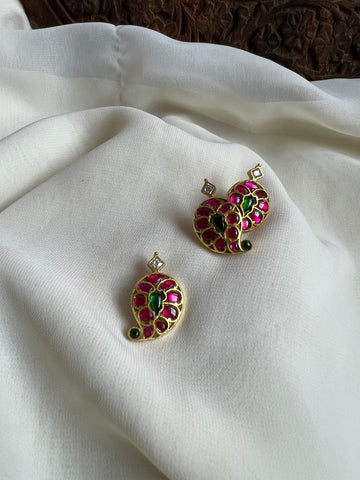 Kundan manga pendant with studs