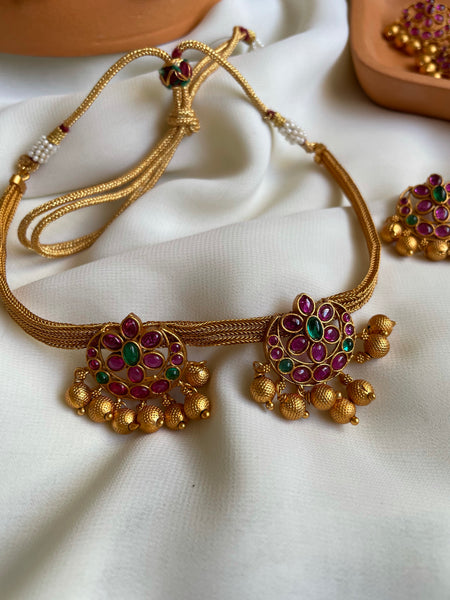 Two kemp chaand choker with studs