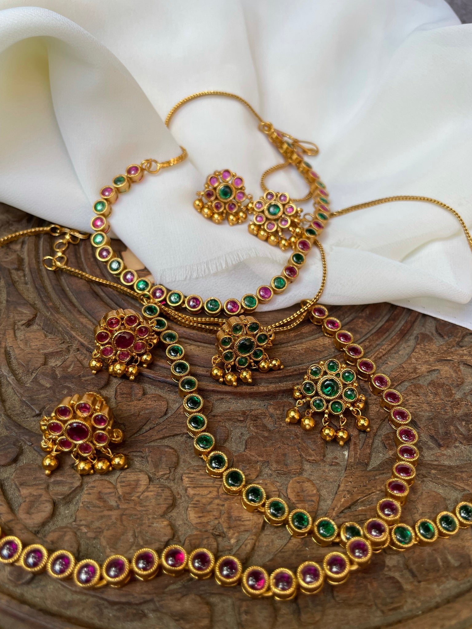 Single layer Kemp attigai with studs - Design A