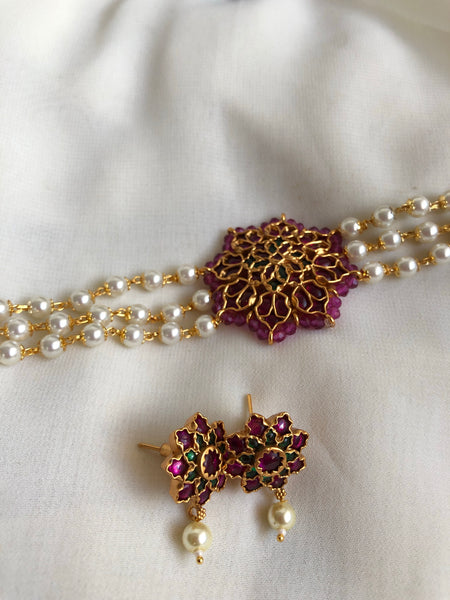 Kemp flower pendant pearl choker with studs