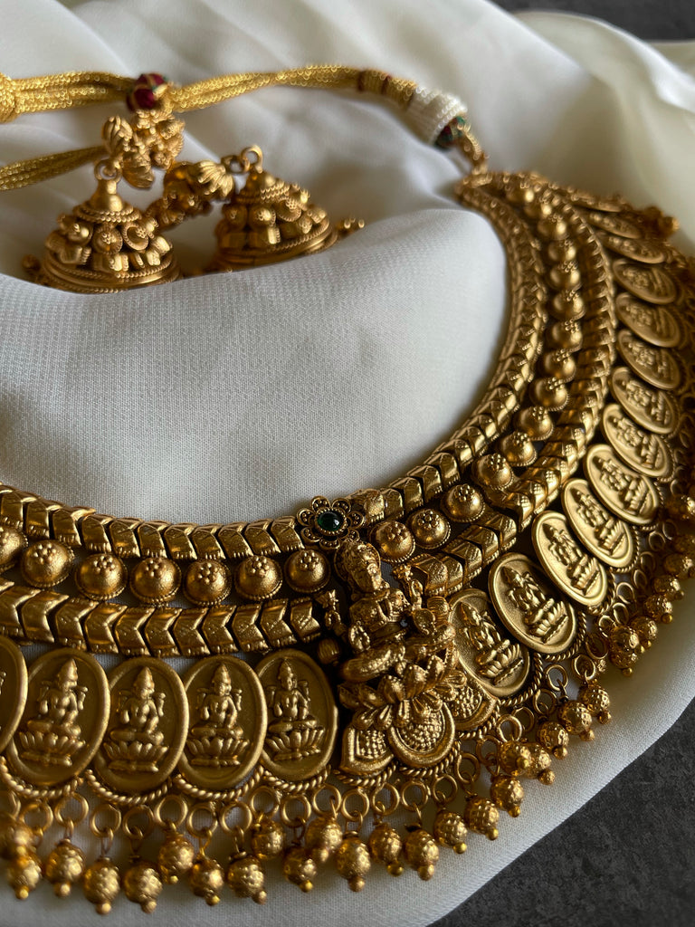 Full neck necklace sales