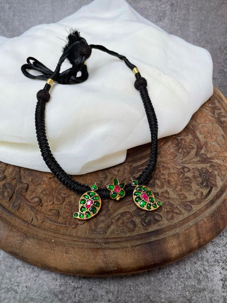Emerald Kundan thread choker