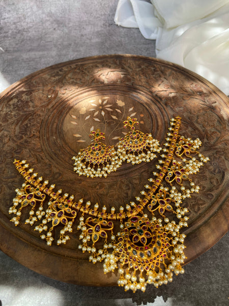 Floral guttapusalu necklace with Chaandbalis