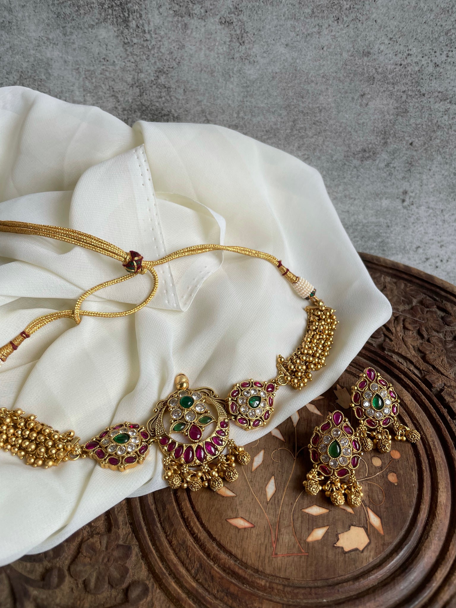 Kemp cluster Pearl choker with studs