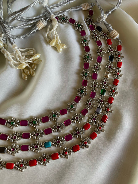 Flower stone necklace with studs