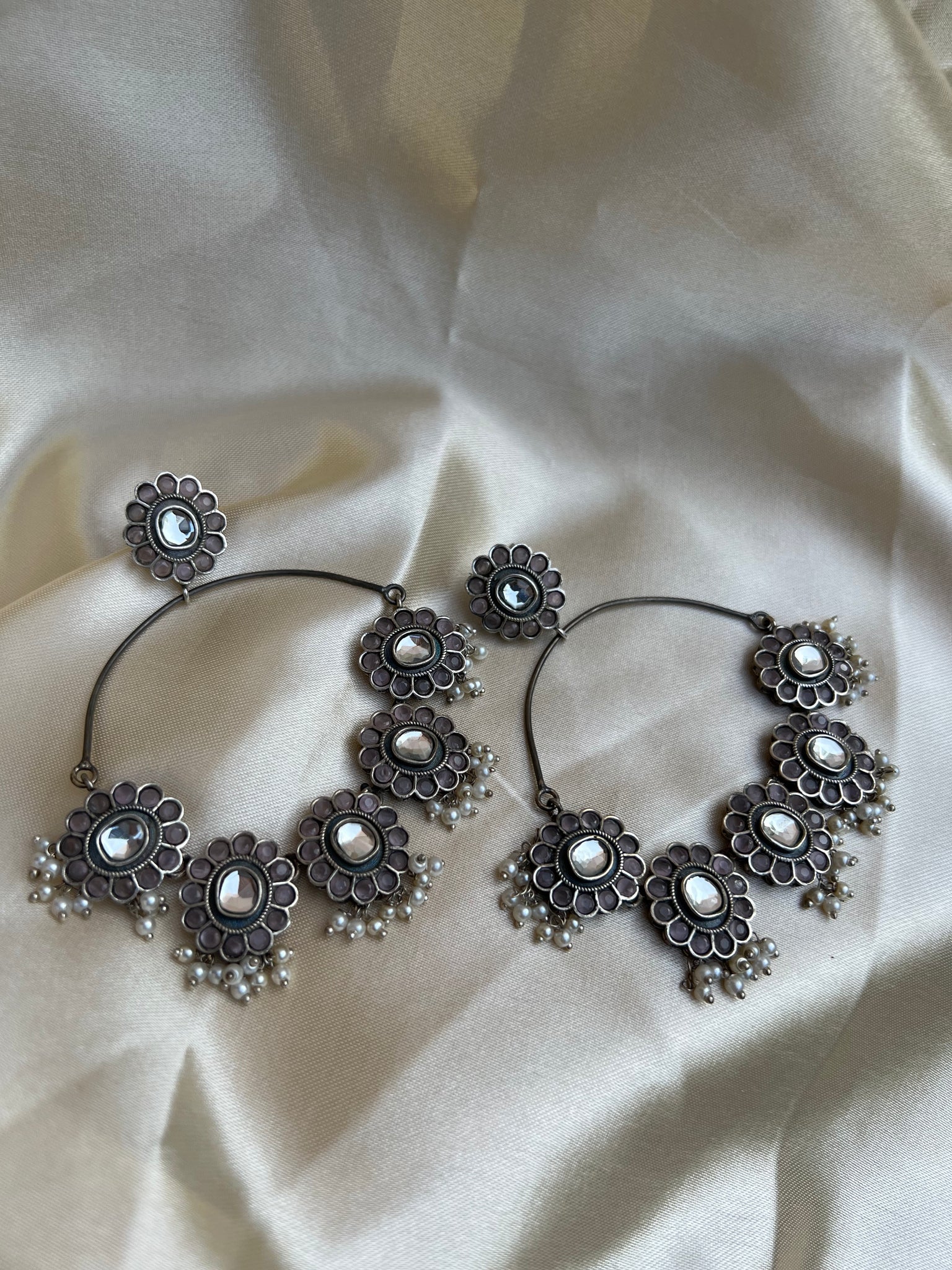 Oversized flower Balis