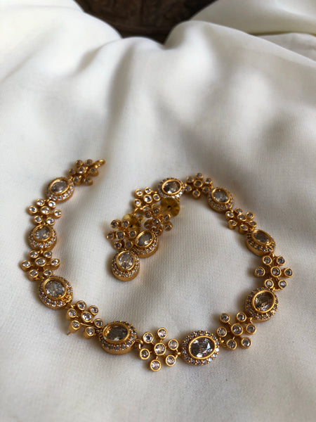 Oval stone choker with studs