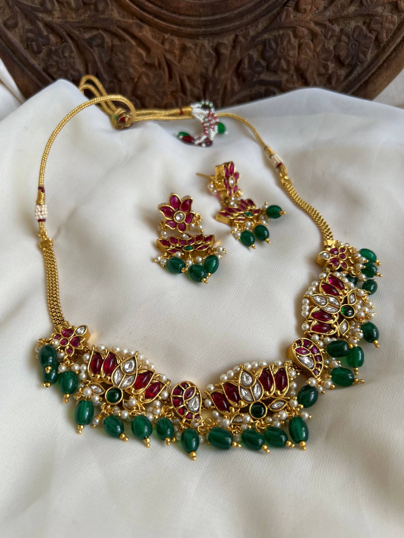 Kemp Jadau like lotus necklace with earrings