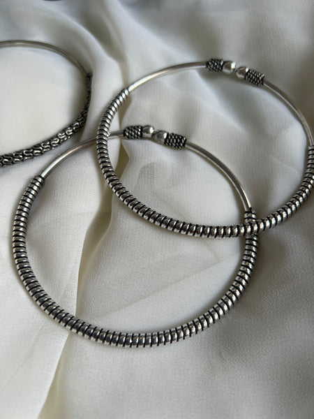Oxidised leg kada