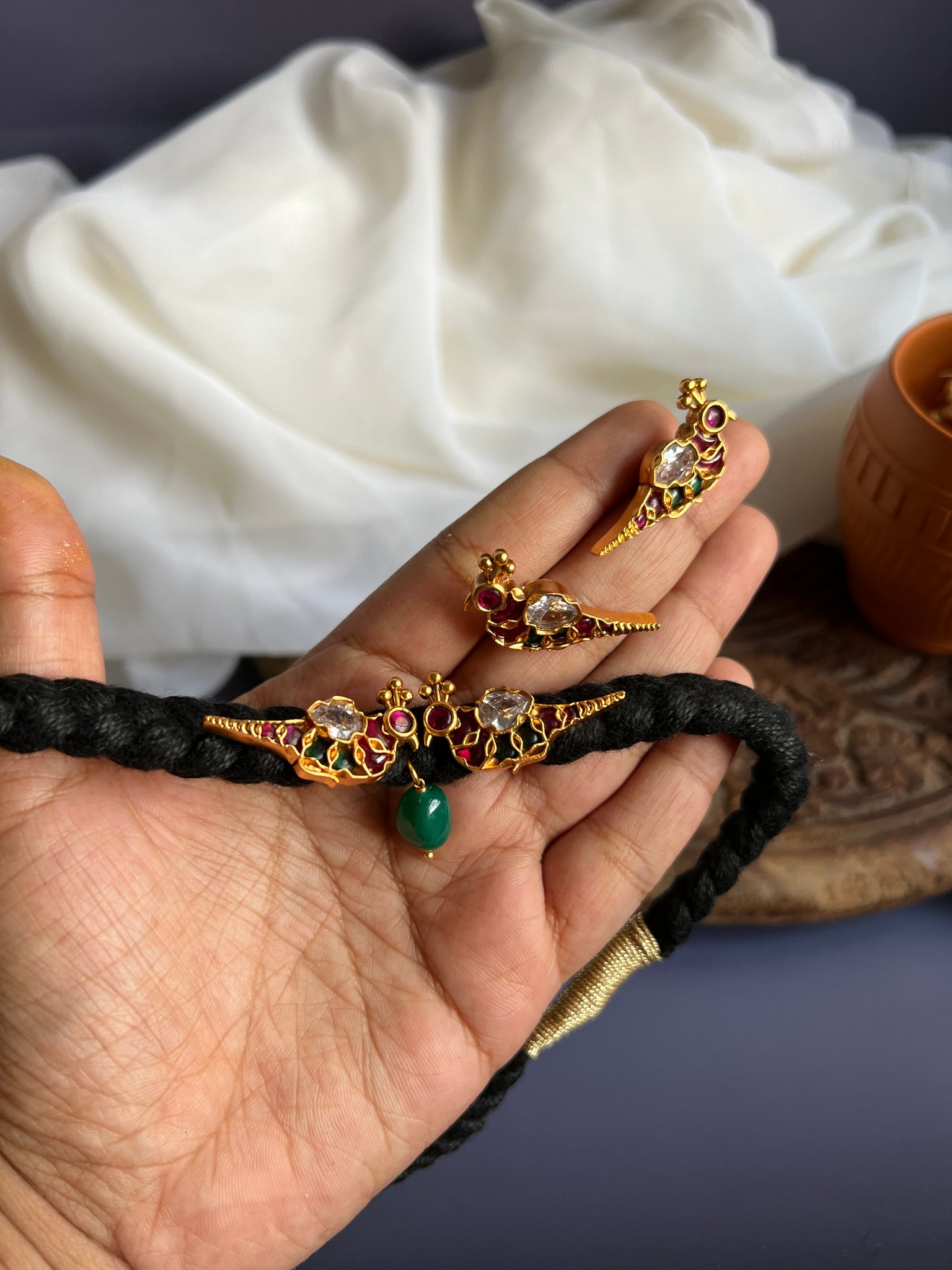 Kemp parrot choker with studs