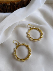 Golden loop with pearls