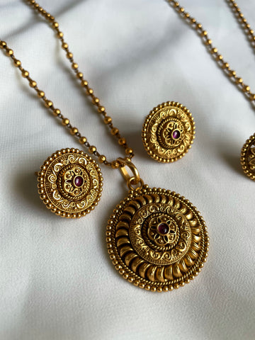 Kemp chakra pendant with studs - Design C