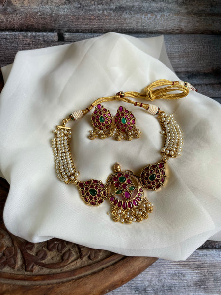 Kemp cluster Pearl choker with studs