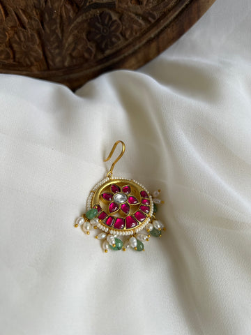 Kundan flower tika