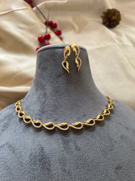 Ad stone wave necklace with studs