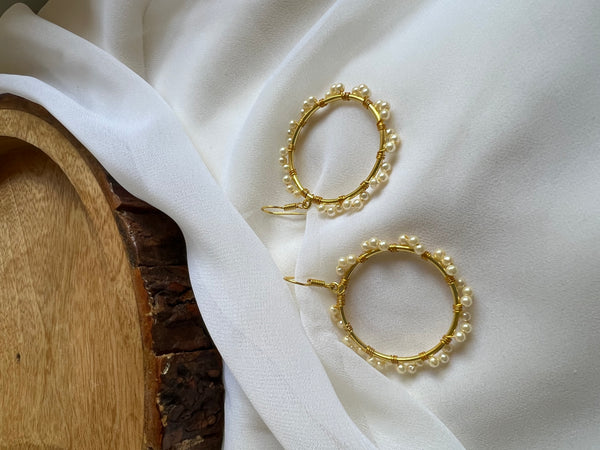Golden loop with pearls