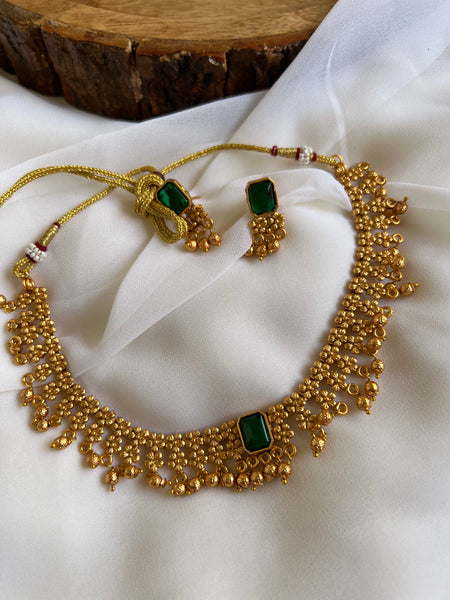 Stone matte flower necklace with studs