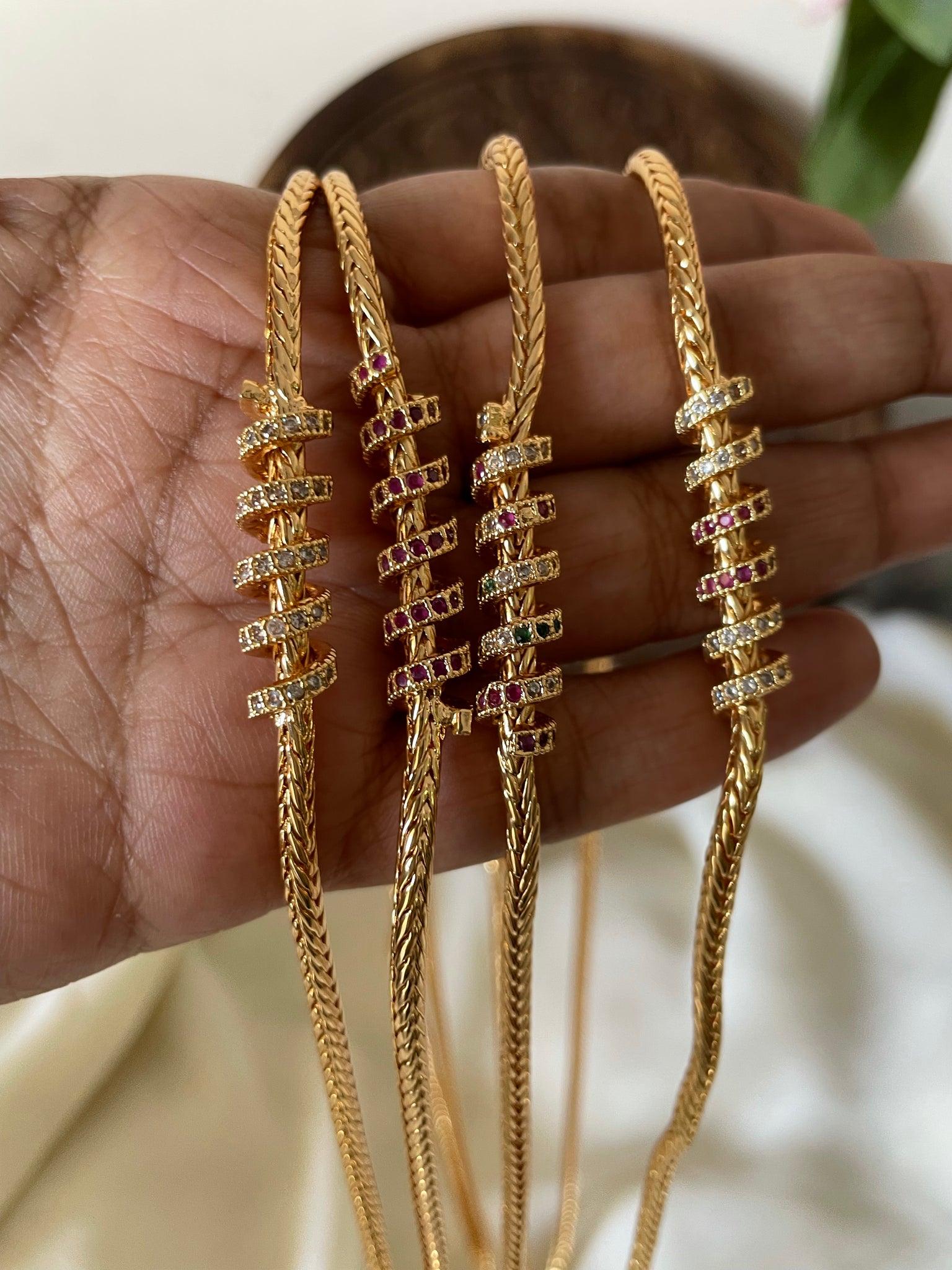 Spiral Mogappu chain