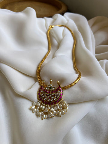 Kundan chaand pendant with rice pearls
