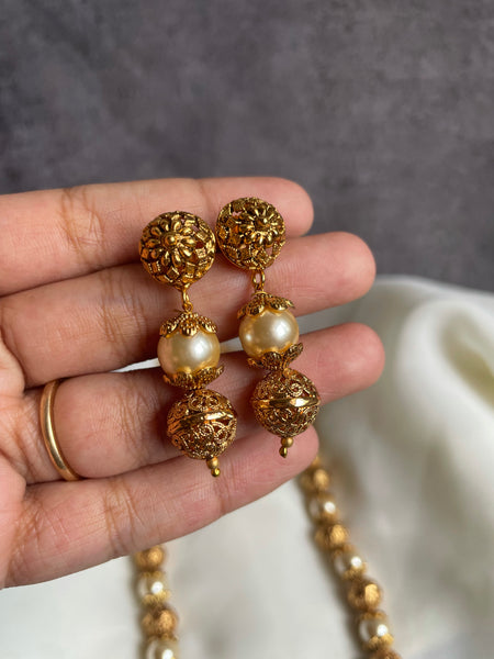 Golden Pearl short necklace with earrings