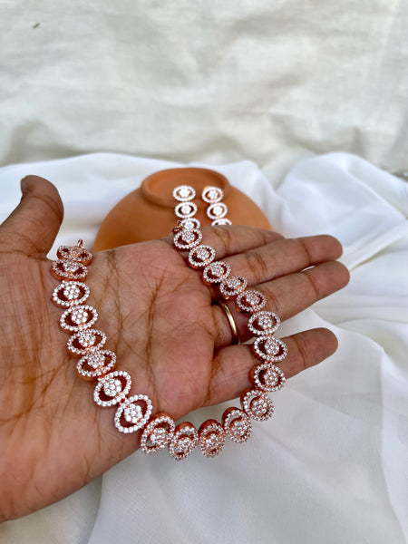 Oval rose polish necklace with studs
