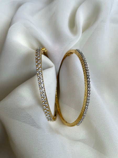 Delicate openable bangle