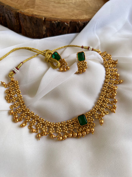 Stone matte flower necklace with studs
