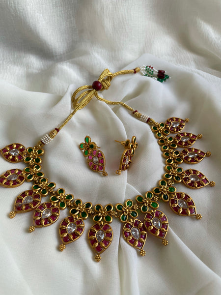 Kemp like manga necklace with studs