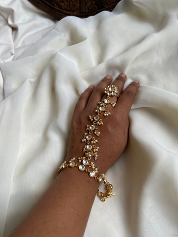 Kundan like haath phool