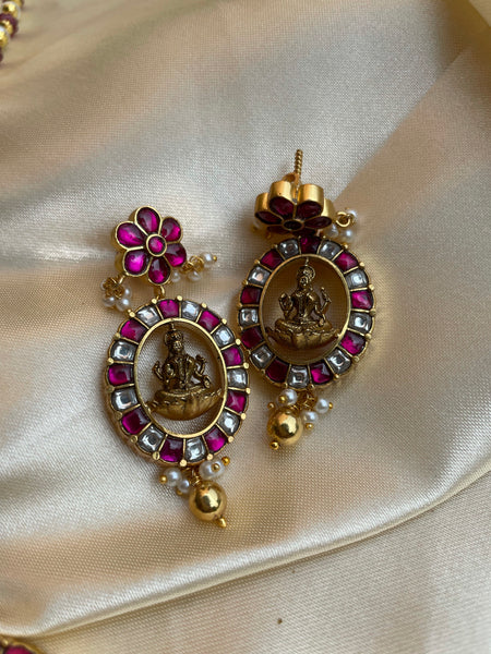 Kundan Lakshmi pendant with earrings in a maala