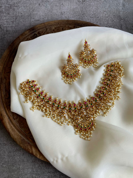 Guttapusalu floral necklace with earrings