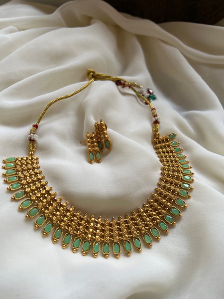 Stone matte necklace with studs