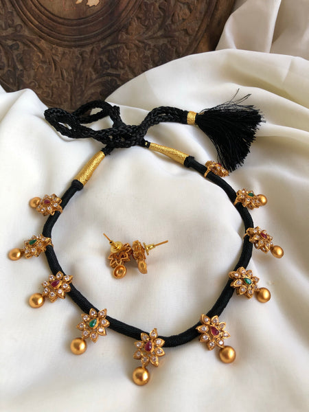 Stone flower thread necklace with studs