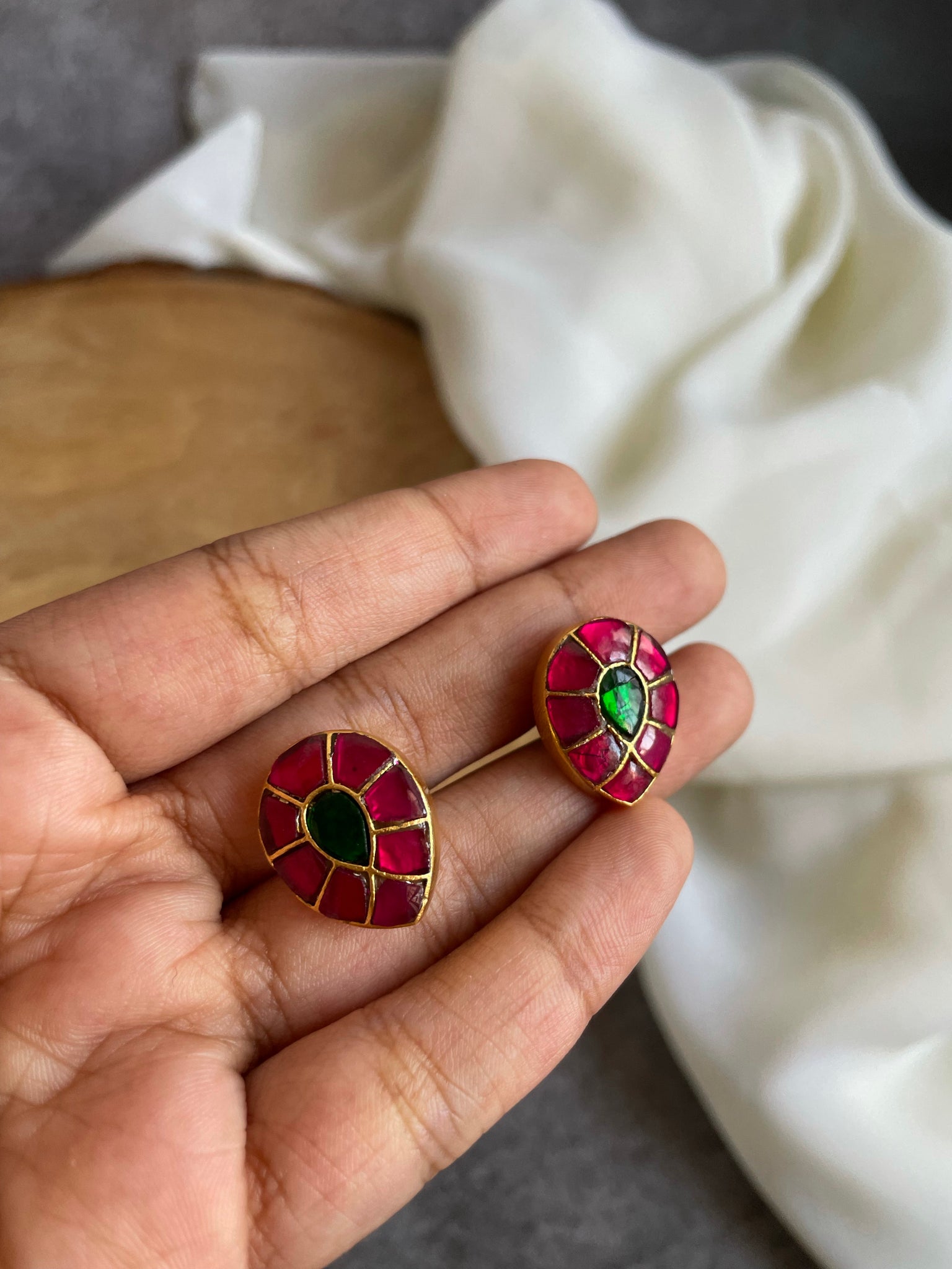 Kundan tear drop studs