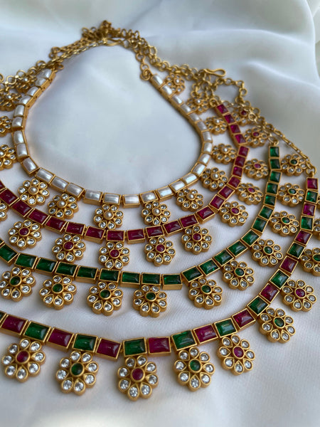 Elegant flower necklace with studs - Design B