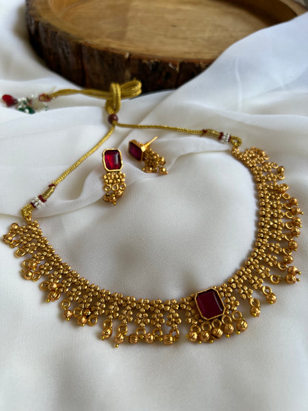 Stone matte flower necklace with studs