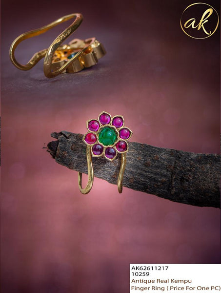 Vintage kemp flower finger ring