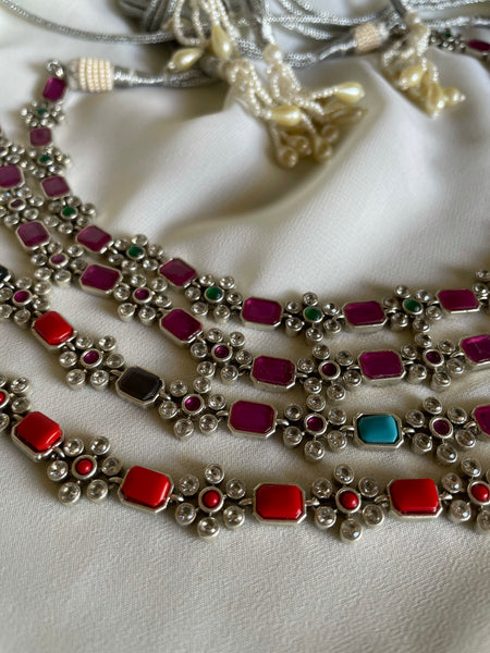 Flower stone necklace with studs