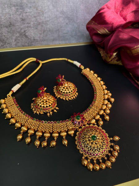 Non idol kemp bridal necklace set