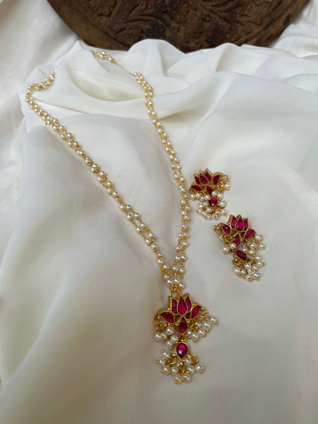 Kundan lotus pendant with studs and Pearl maala