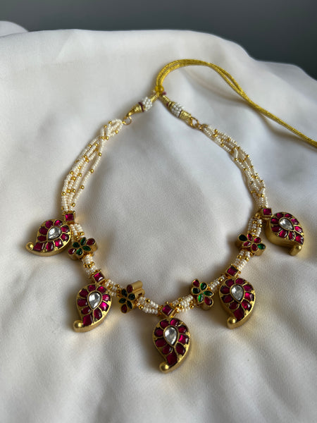 Reversible manga Pearl choker