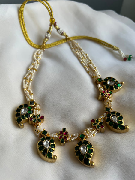 Reversible manga Pearl choker